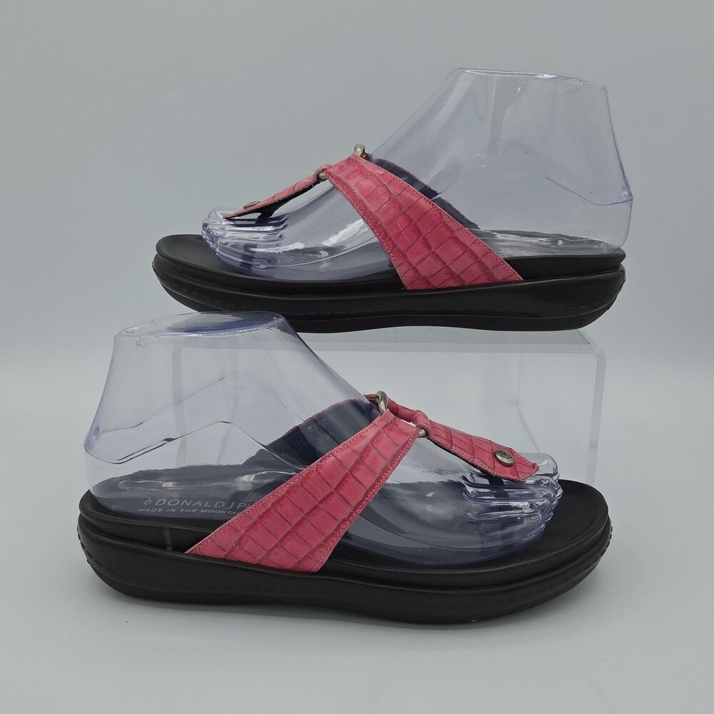 Donald J Pliner Fanta Pink Croc Embossed Leather Thong Sandals Womens Size 6